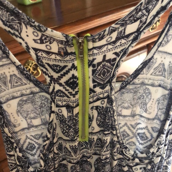 Tank top with zipper back - Picture 3 of 3